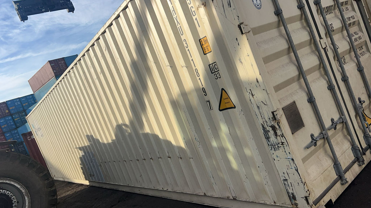 HHXU3118197 - 40' High Cube Nearly New/One-Trip