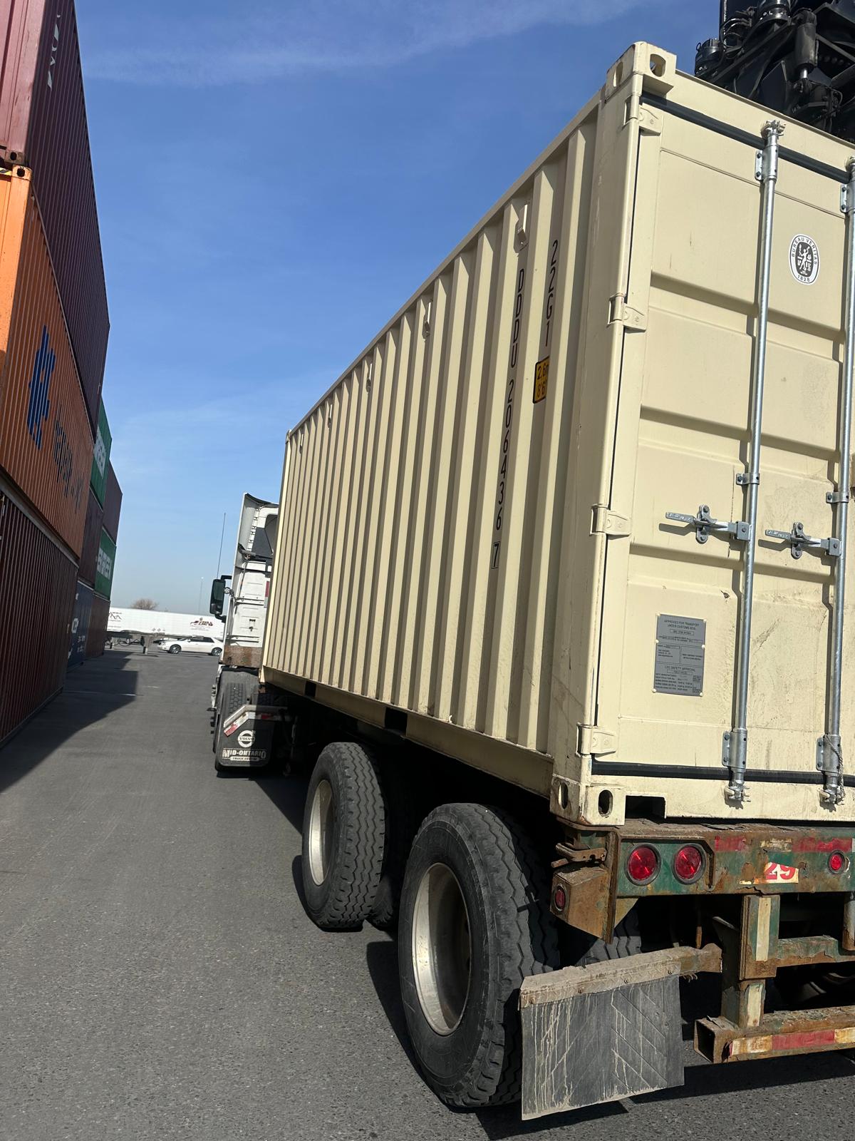 DDDU2064367 - 20' New/One-Trip Shipping Container