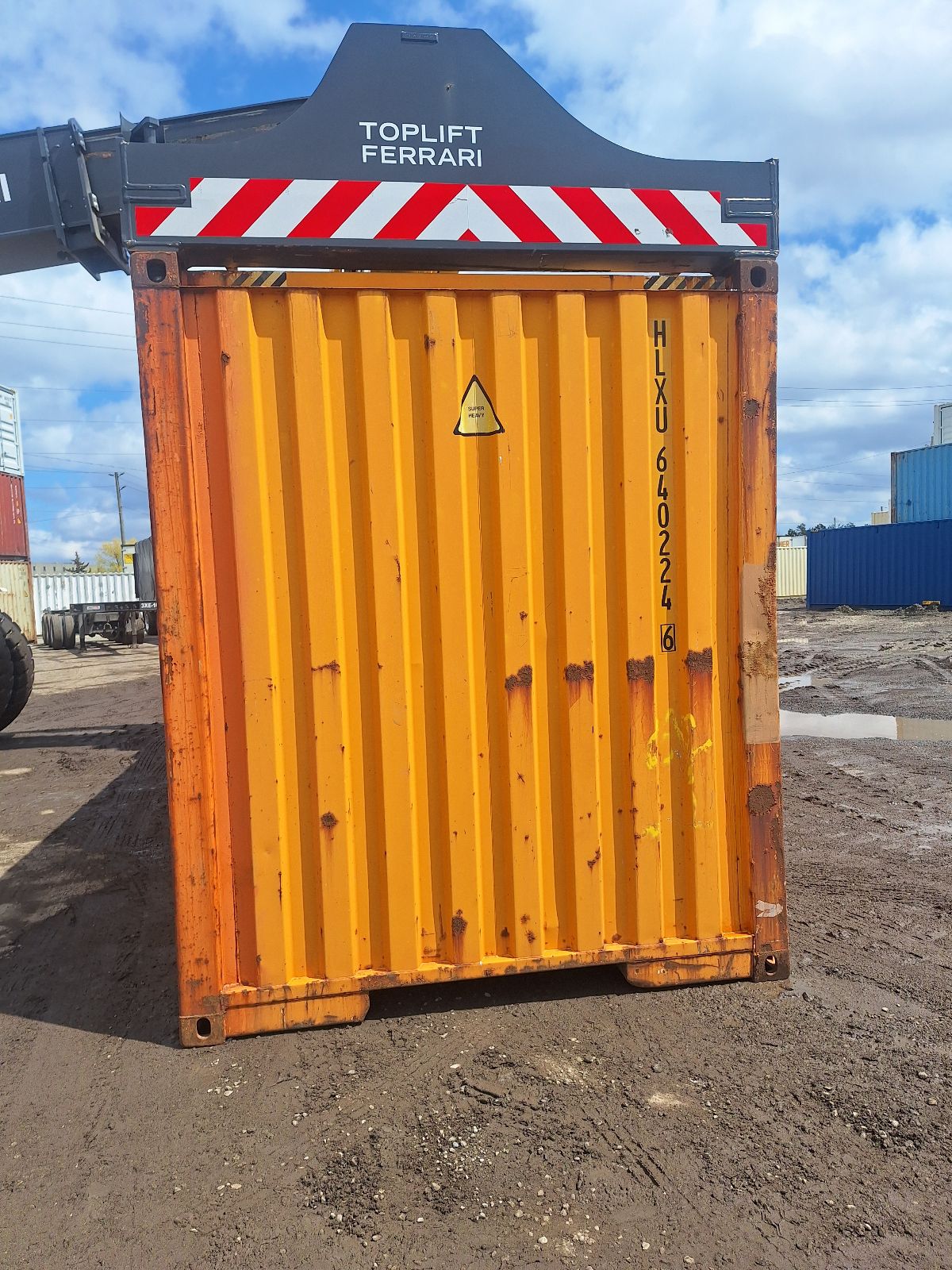HLXU6402246 - 40' High Cube Used Shipping Container