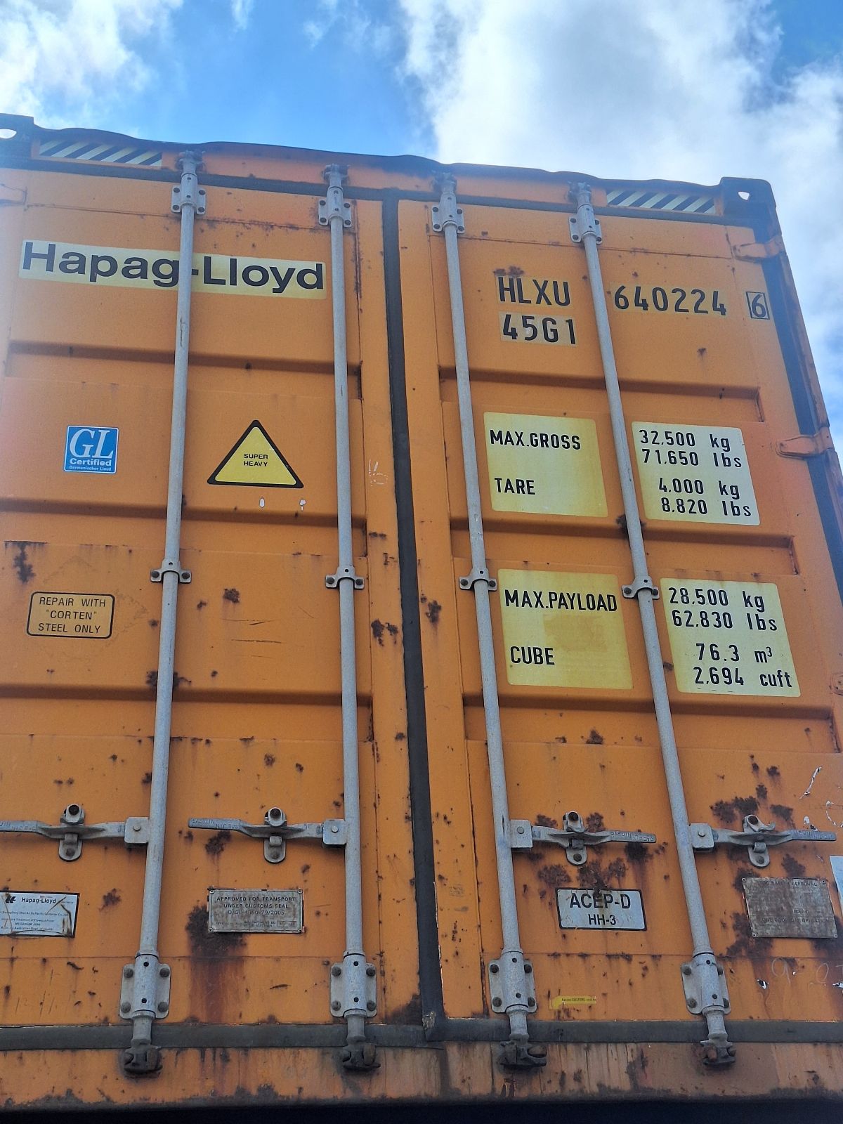 HLXU6402246 - 40' High Cube Used Shipping Container