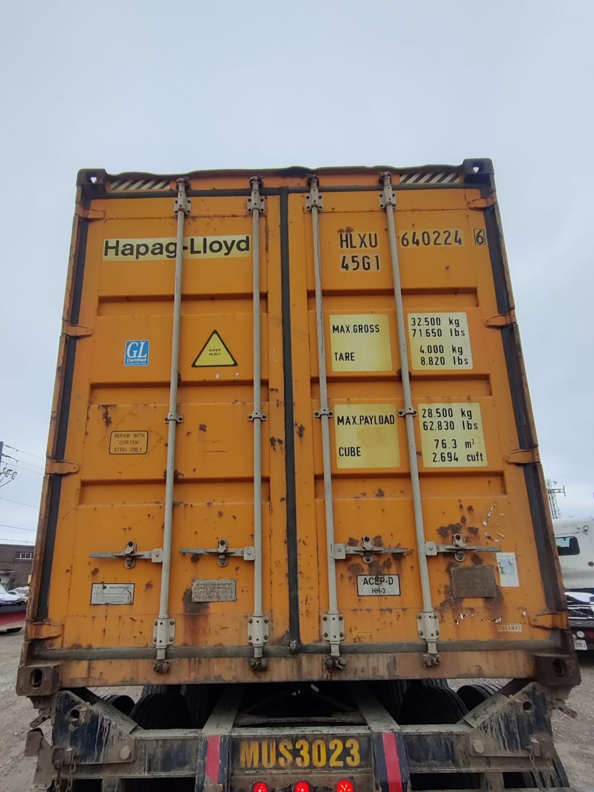 HLXU6402246 - 40' High Cube Used Shipping Container