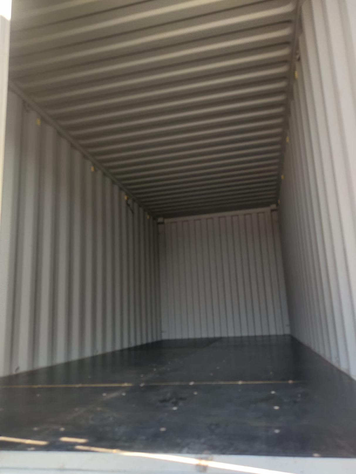 WNGU2377280 - 20' New/One-Trip Shipping Container