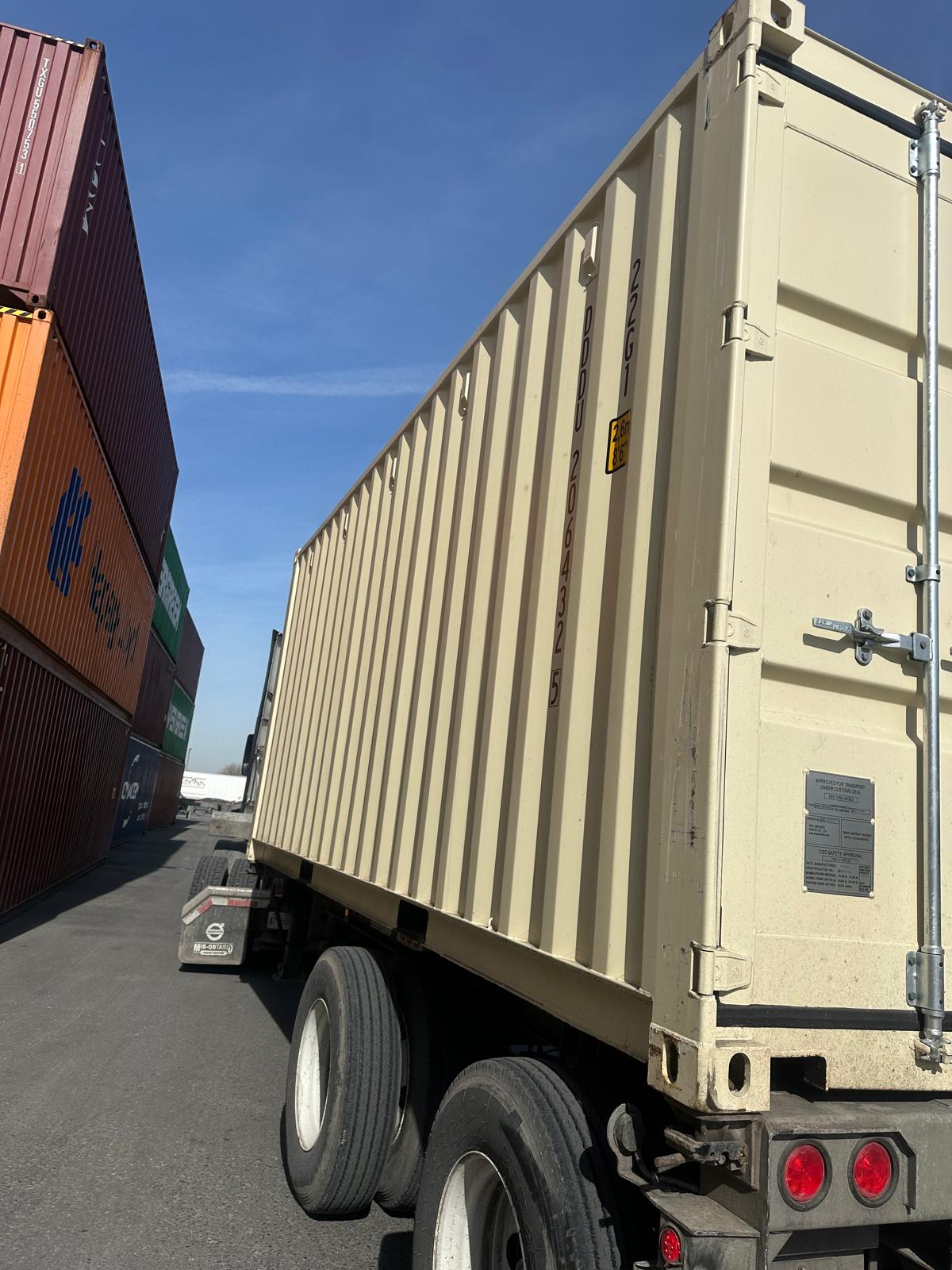 DDDU2064325 - 20' New/One-Trip Shipping Container