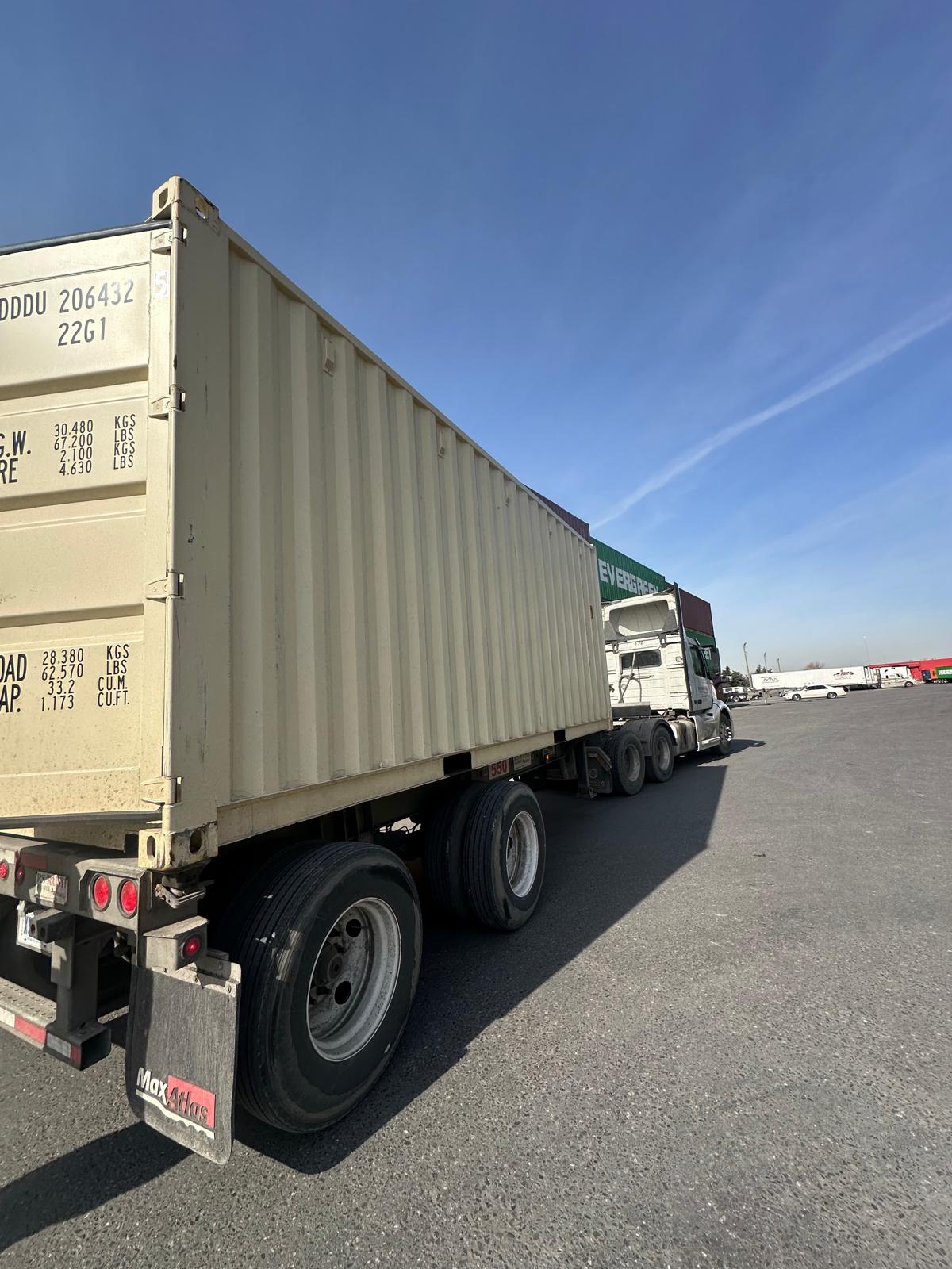 DDDU2064325 - 20' New/One-Trip Shipping Container