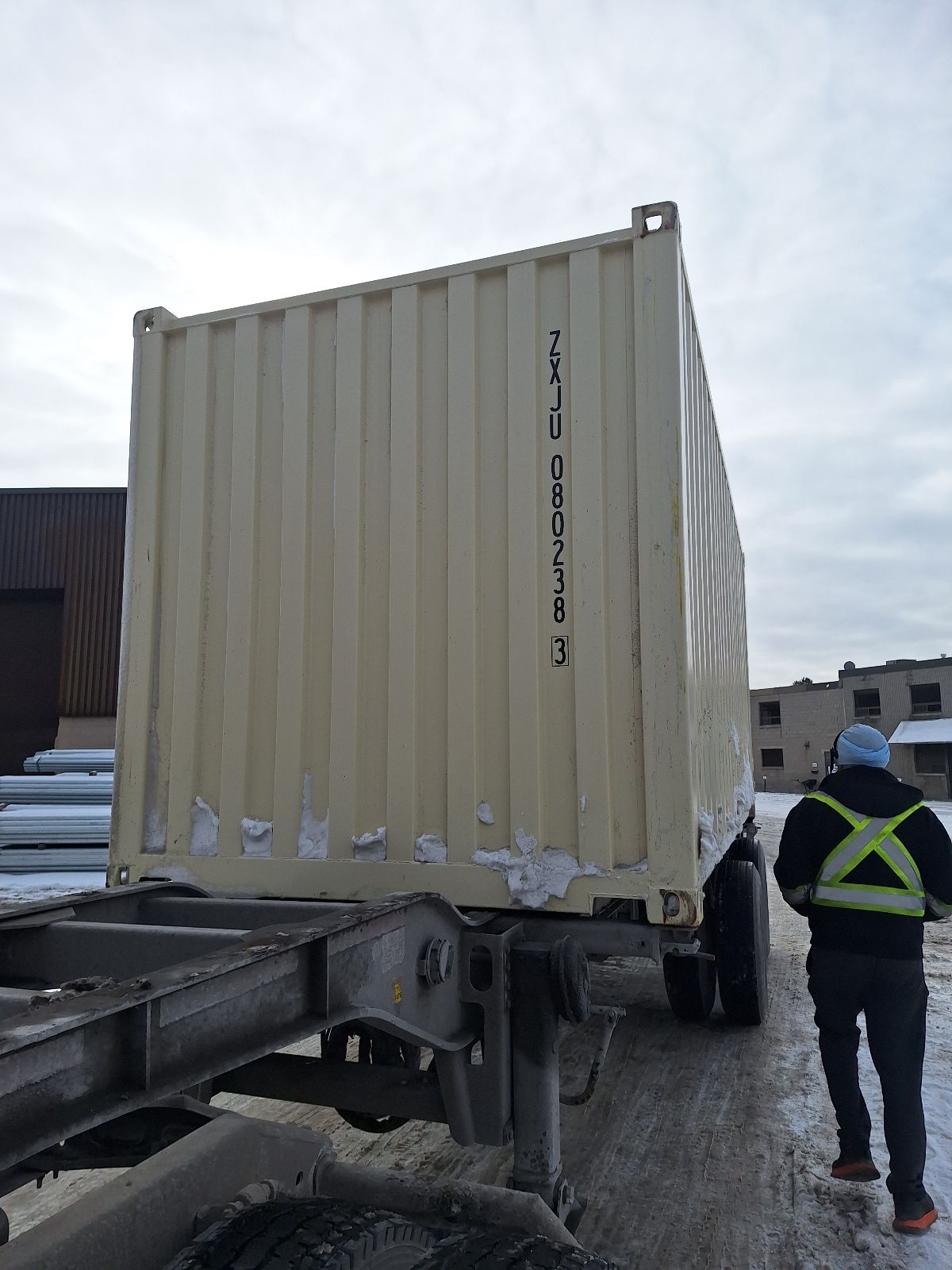 ZXJU0802383 - 20' New/One-Trip Shipping Container