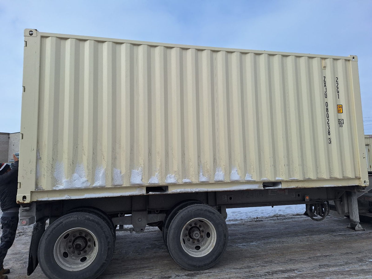 ZXJU0802383 - 20' New/One-Trip Shipping Container