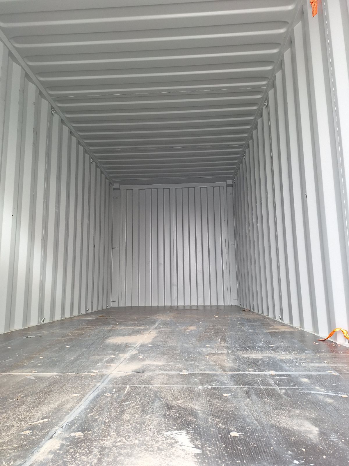ZXJU0802383 - 20' New/One-Trip Shipping Container